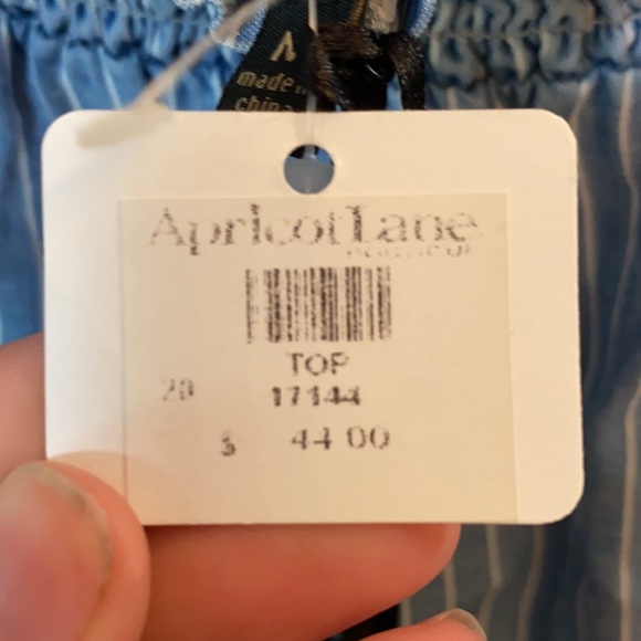 NWT off the shoulder Apricot Lane - Picture 5 of 5